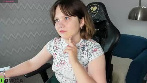 Snapshot of nina_lunaa chatting on 09/13/25, 08:14 nina lunaa online show from 09/13/25, 08:14