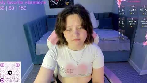 Snapshot of nina_lunaa chatting on 10/05/25, 01:04 nina lunaa online show from 10/05/25, 01:04