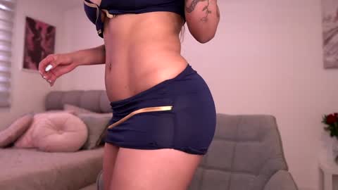 Angie online show from 10/10/25, 09:03