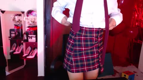 nina online show from 02/16/25, 07:48