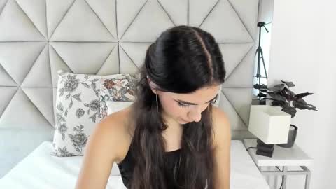  Nina  online show from 10/06/25, 08:17