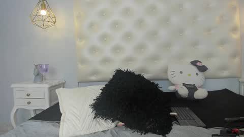 Snapshot of ninaavelvett chatting on 06/26/26, 12:20 Nina online show from 06/26/26, 12:20