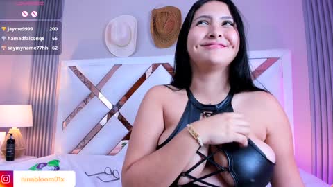 Snapshot of ninablooms01 chatting on 01/14/25, 10:27 Nina online show from 01/14/25, 10:27