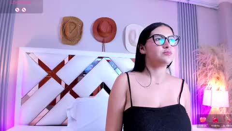 Snapshot of ninablooms01 chatting on 02/25/25, 05:08 Nina online show from 02/25/25, 05:08