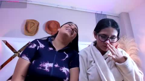 Snapshot of ninablooms01 chatting on 03/05/25, 03:40 Nina online show from 03/05/25, 03:40