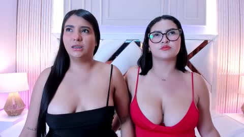 Snapshot of ninablooms01 chatting on 09/09/25, 04:12 Nina online show from 09/09/25, 04:12