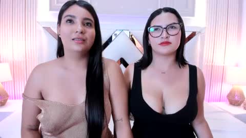 Snapshot of ninablooms01 chatting on 09/13/25, 04:23 Nina online show from 09/13/25, 04:23