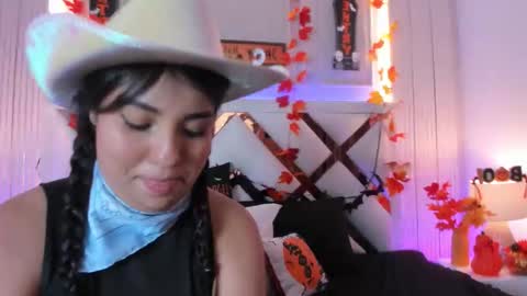 Snapshot of ninablooms01 chatting on 10/17/25, 07:44 Nina online show from 10/17/25, 07:44