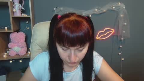 ninaflawlees online show from 09/18/25, 12:07