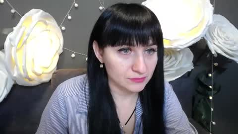 ninaflawlees online show from 11/19/25, 12:49