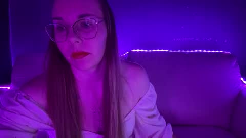 Snapshot of ninaglow_ chatting on 09/09/25, 06:40 ninaglow_ online show from 09/09/25, 06:40