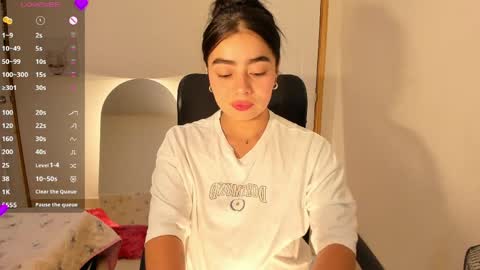 Nina  online show from 04/24/26, 10:45