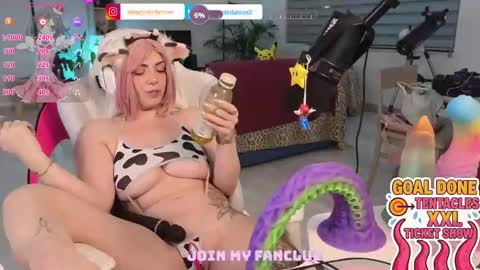 Snapshot of ninapoledance chatting on 09/29/25, 06:57 Nina online show from 09/29/25, 06:57