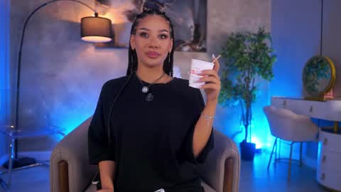 Snapshot of ninasolenne chatting on 06/05/26, 09:15 Ninna online show from 06/05/26, 09:15