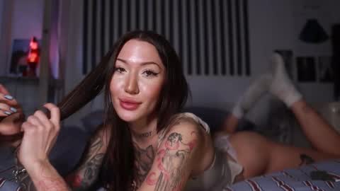 ninasuzuki online show from 02/13/26, 09:38