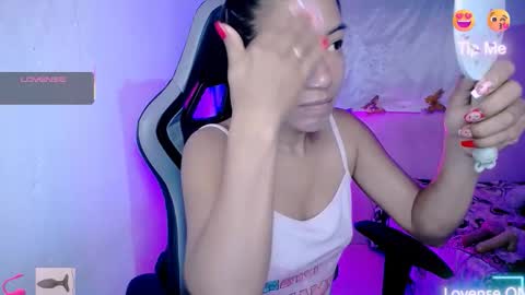 ninatinydoll1 online show from 10/21/25, 10:27