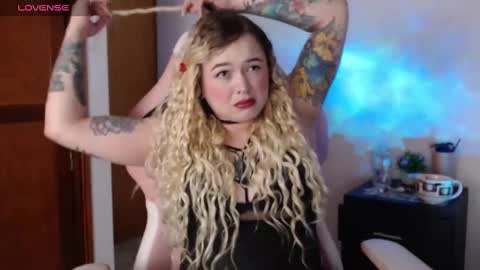 Snapshot of ninaxxstorm chatting on 10/01/25, 06:08 Nina online show from 10/01/25, 06:08