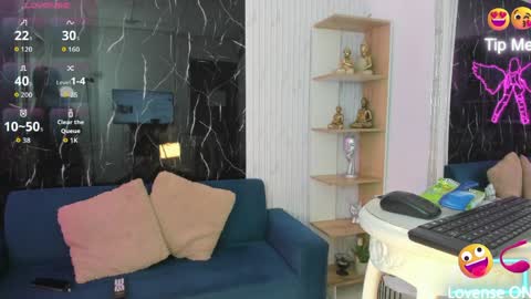 nini_beyker online show from 04/05/26, 12:57