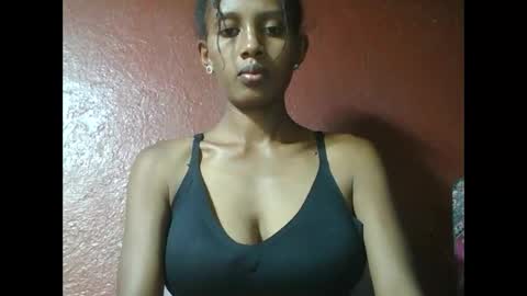 ninie246746 online show from 02/11/25, 08:48