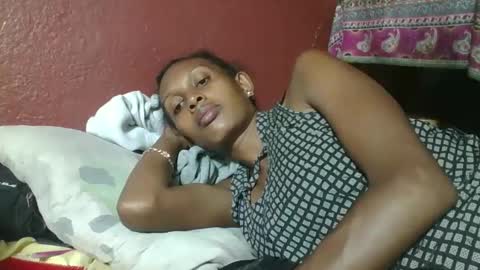 ninie246746 online show from 02/17/25, 06:37