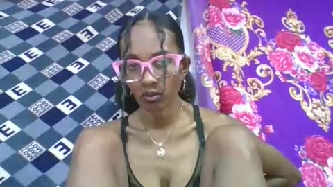 ninie246746 online show from 04/19/26, 08:02