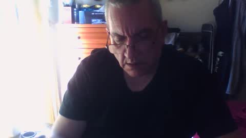 Dennis online show from 10/03/25, 02:58