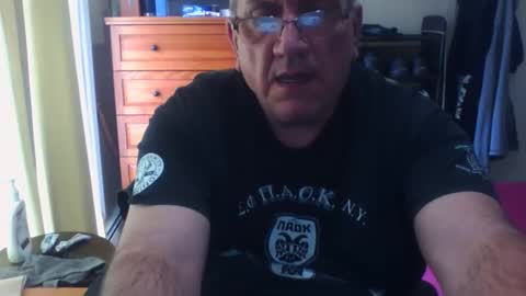 Dennis online show from 10/15/25, 04:18