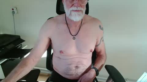 nipplesilverdad55 online show from 01/18/26, 10:08