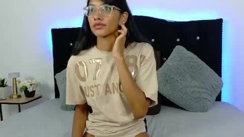 Snapshot of nira_lux chatting on 06/17/26, 01:52 Nira Lux online show from 06/17/26, 01:52