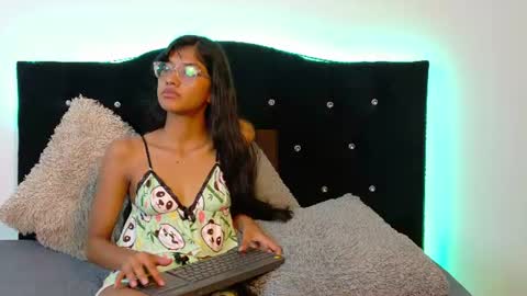 Snapshot of nira_lux chatting on 06/24/26, 01:59 Nira Lux online show from 06/24/26, 01:59