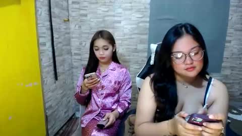 Snapshot of nitchiefucker chatting on 09/17/25, 03:24 Nadz online show from 09/17/25, 03:24