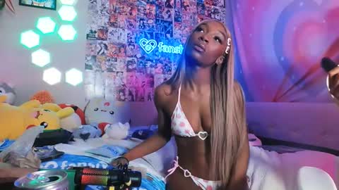 NIVIA WOLFE online show from 12/12/24, 12:48