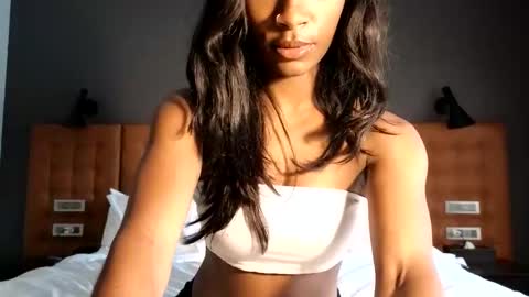 NIVIA WOLFE online show from 02/15/26, 09:55