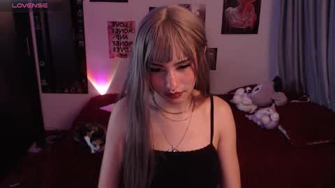 Snapshot of nixxie_ chatting on 10/26/25, 01:11 Nixxie  online show from 10/26/25, 01:11