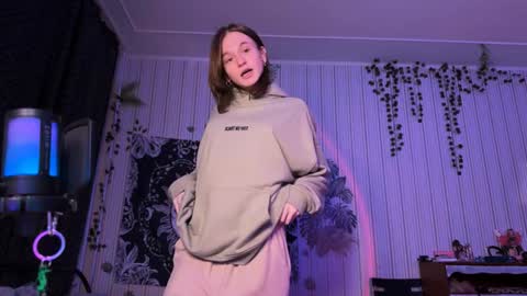 Snapshot of nloraaa chatting on 12/15/24, 01:24 Tears Lora online show from 12/15/24, 01:24