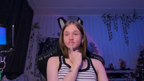 Snapshot of nloraaa chatting on 12/28/24, 01:28 Tears Lora online show from 12/28/24, 01:28