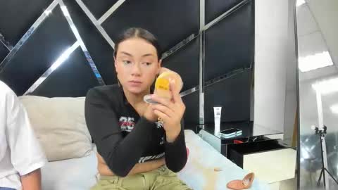 Snapshot of noa_arez chatting on 02/14/26, 03:03 NoaandArez online show from 02/14/26, 03:03