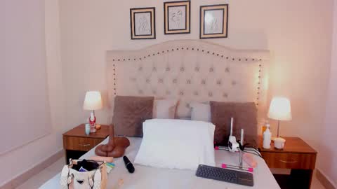 NATHALIA MORENO online show from 09/29/25, 12:54