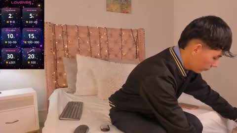 Snapshot of noah_lewiss chatting on 02/25/26, 10:36 NOAH online show from 02/25/26, 10:36