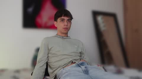 Snapshot of noah_loveboy chatting on 12/18/24, 03:47 Noah online show from 12/18/24, 03:47