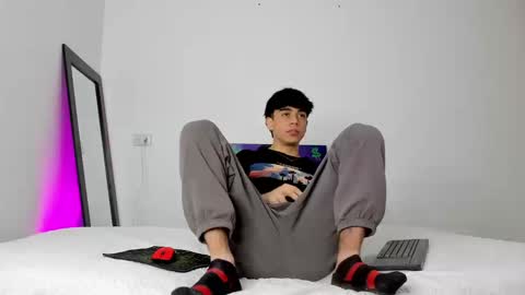 Snapshot of noah_loveboy chatting on 09/10/25, 08:31 Noah online show from 09/10/25, 08:31