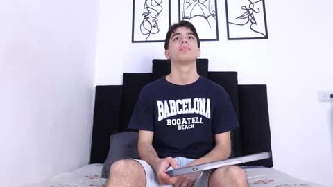 Snapshot of noah_loveboy chatting on 04/01/26, 02:03 Noah online show from 04/01/26, 02:03