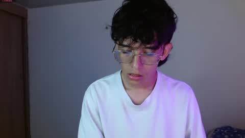 Snapshot of noah_millerx_ chatting on 05/26/26, 05:47 noah online show from 05/26/26, 05:47