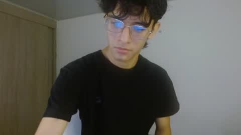 Snapshot of noah_millerx_ chatting on 06/19/26, 08:34 noah online show from 06/19/26, 08:34