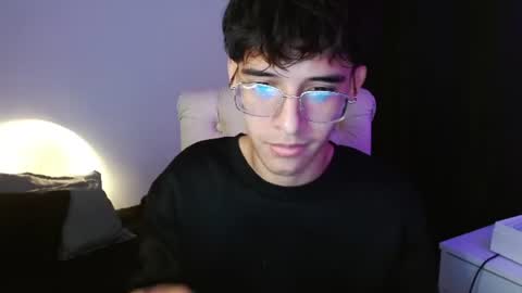 Snapshot of noah_millerx_ chatting on 07/04/26, 09:43 noah online show from 07/04/26, 09:43