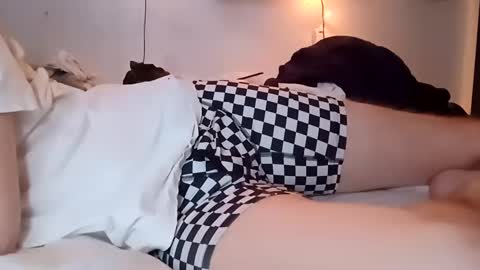 Noah Wesley online show from 01/10/25, 03:06