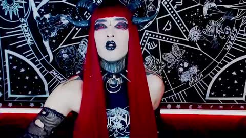 Snapshot of noamy_666 chatting on 12/08/24, 12:40 caroline online show from 12/08/24, 12:40