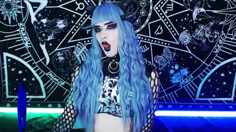 Snapshot of noamy_666 chatting on 12/11/24, 05:32 caroline online show from 12/11/24, 05:32