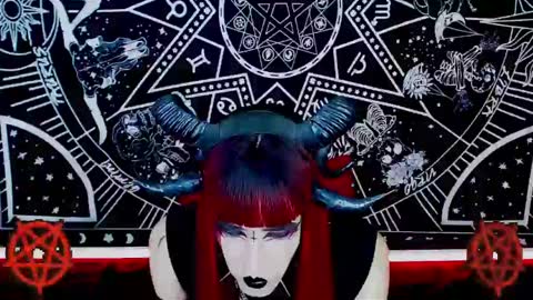 Snapshot of noamy_666 chatting on 12/17/24, 06:56 caroline online show from 12/17/24, 06:56