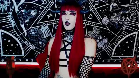 Snapshot of noamy_666 chatting on 12/19/24, 03:51 caroline online show from 12/19/24, 03:51